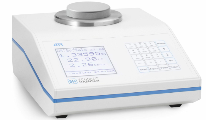 Critical angle refractometer